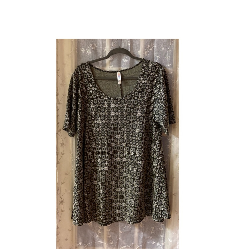 Lularoe Peefect T